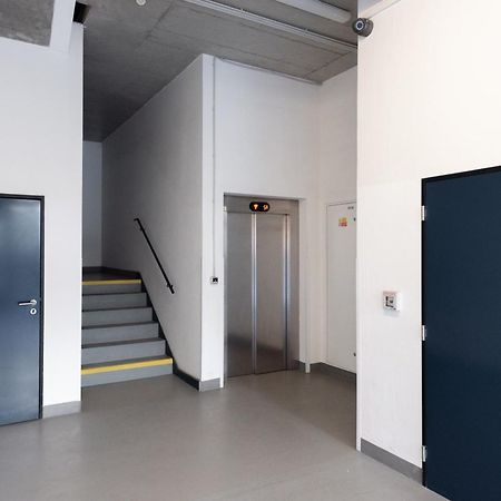 Spacious Apartments Near Karlin Square Prague Exterior photo