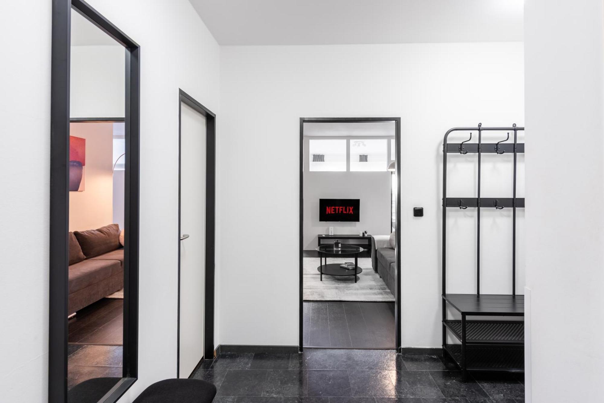 Spacious Apartments Near Karlin Square Prague Exterior photo