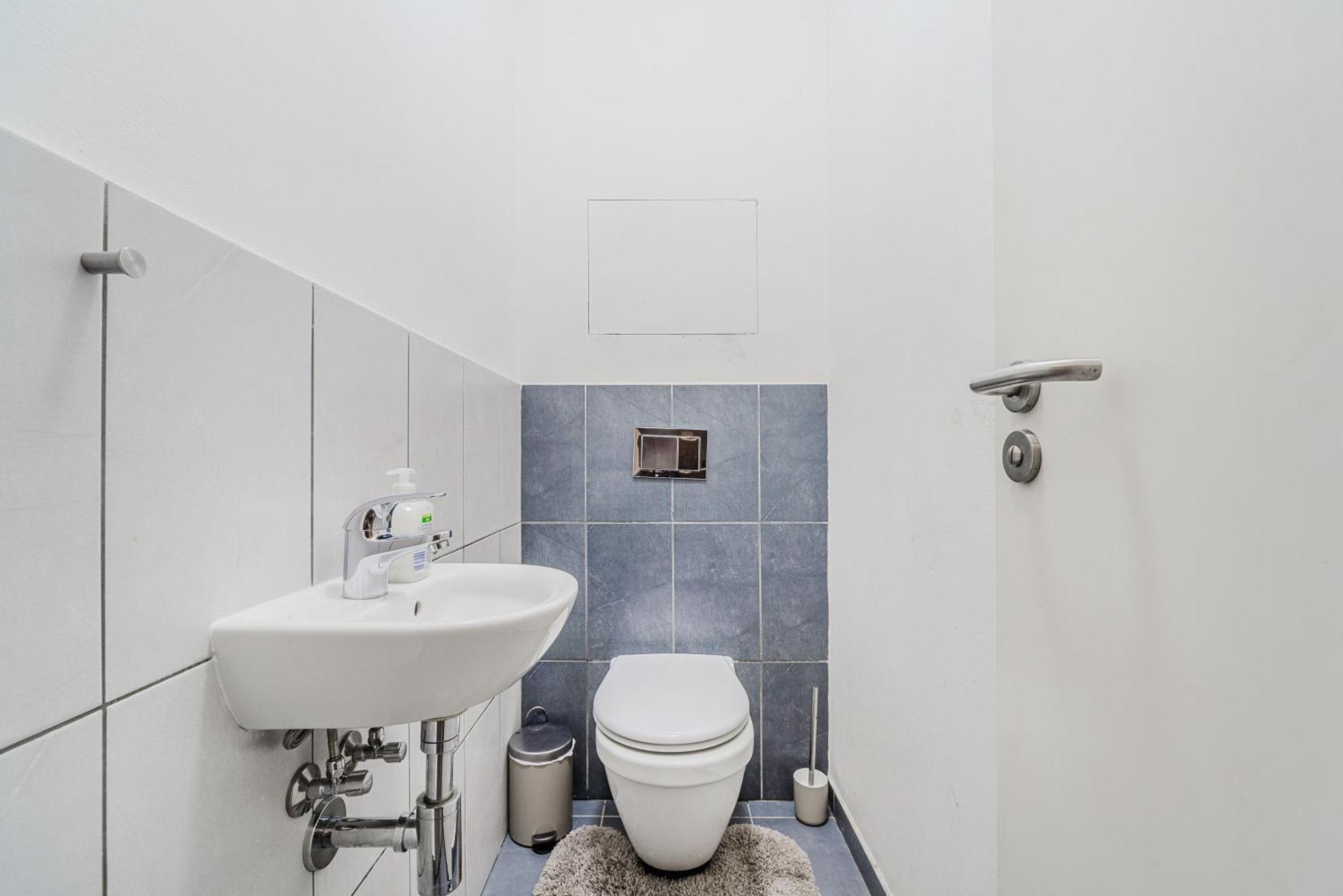 Spacious Apartments Near Karlin Square Prague Exterior photo