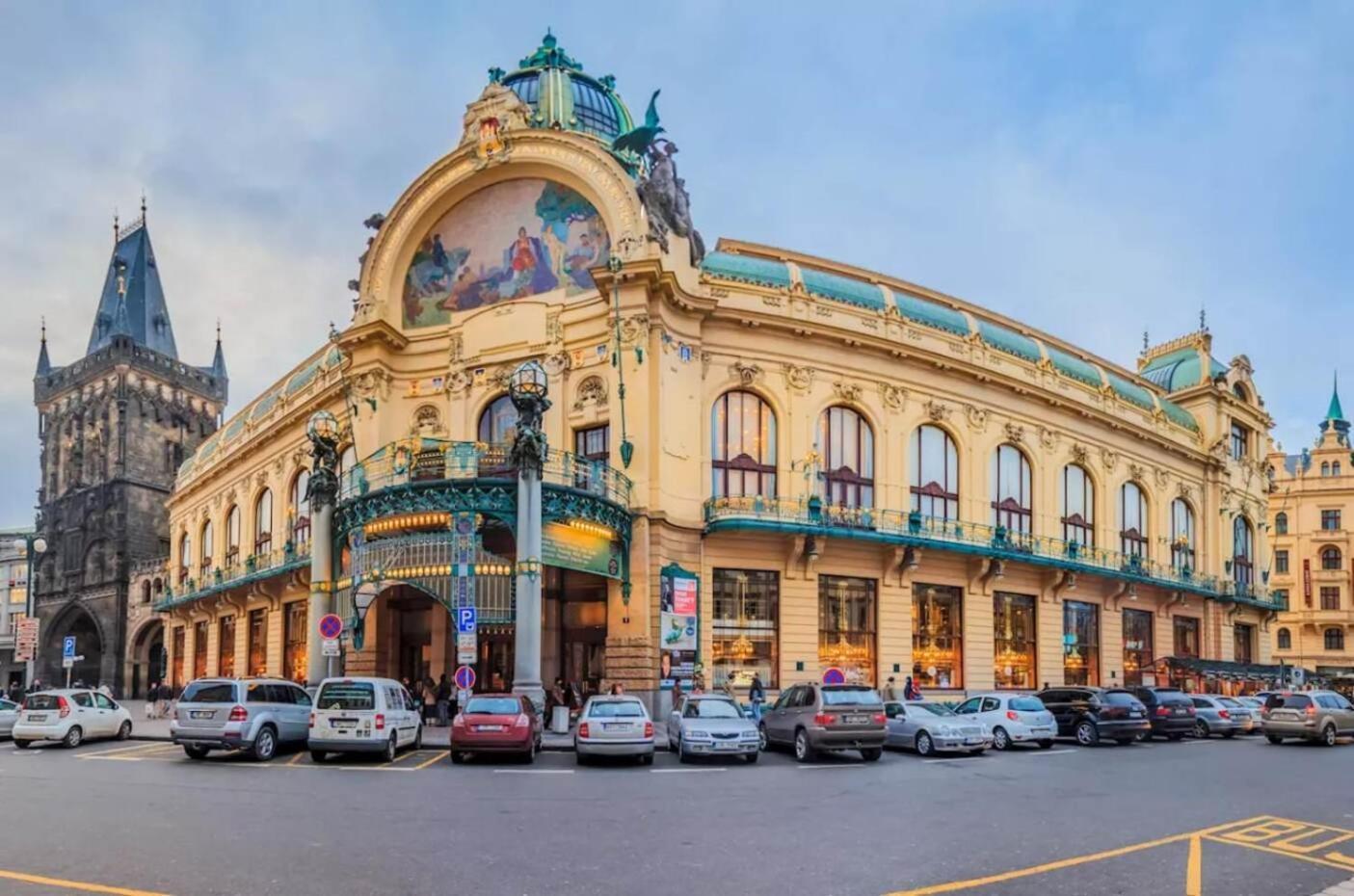 Spacious Apartments Near Karlin Square Prague Exterior photo