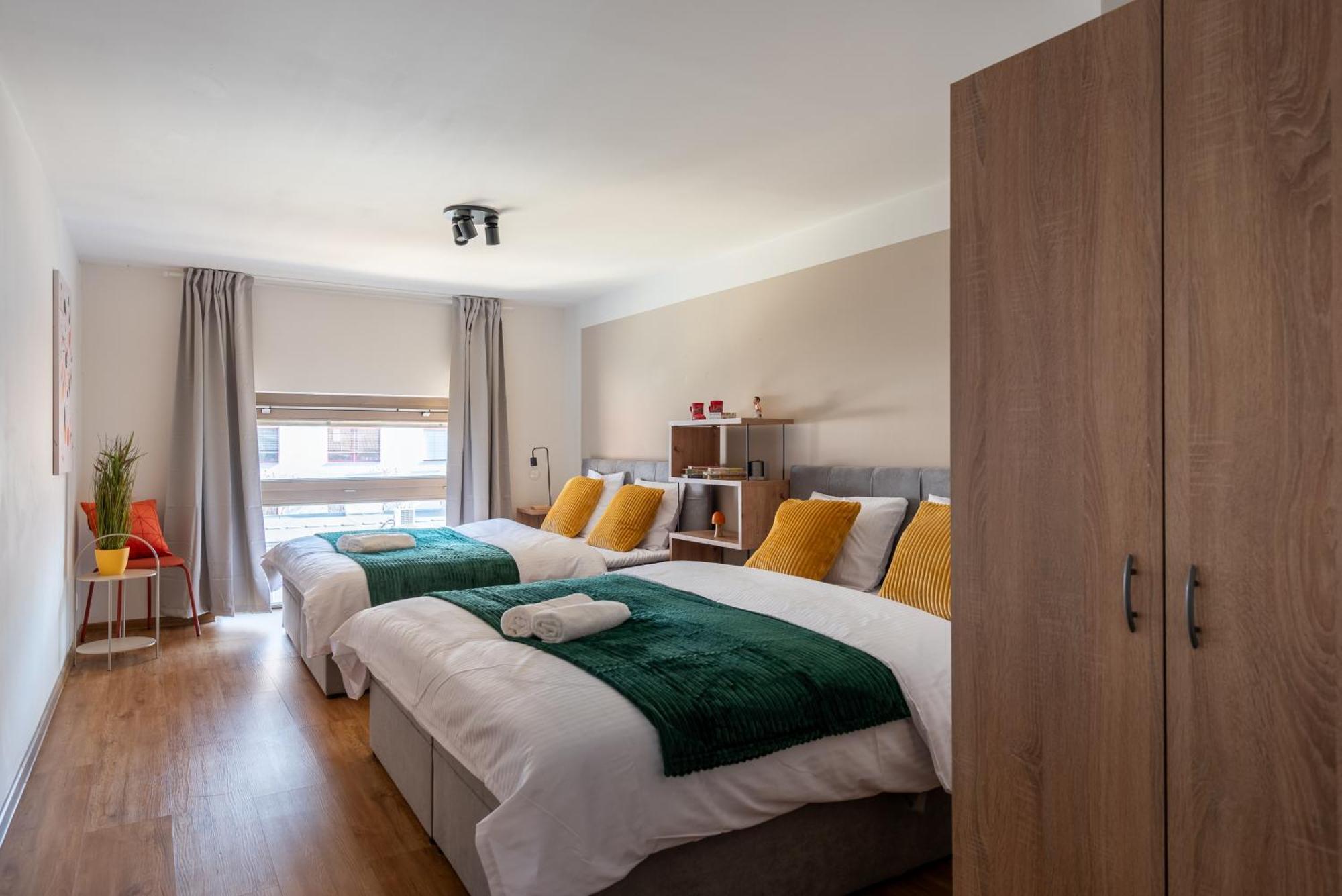 Spacious Apartments Near Karlin Square Prague Exterior photo