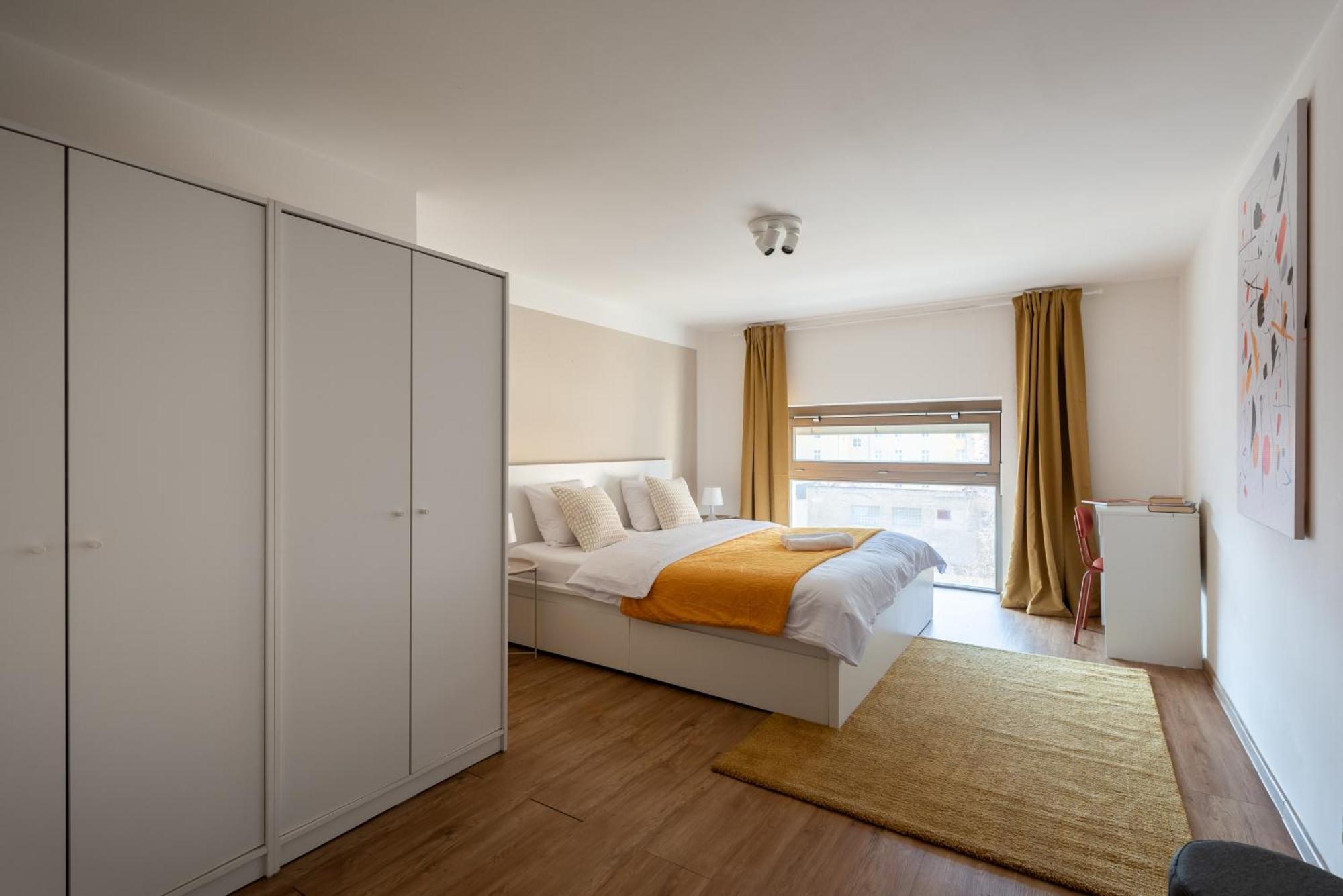 Spacious Apartments Near Karlin Square Prague Exterior photo